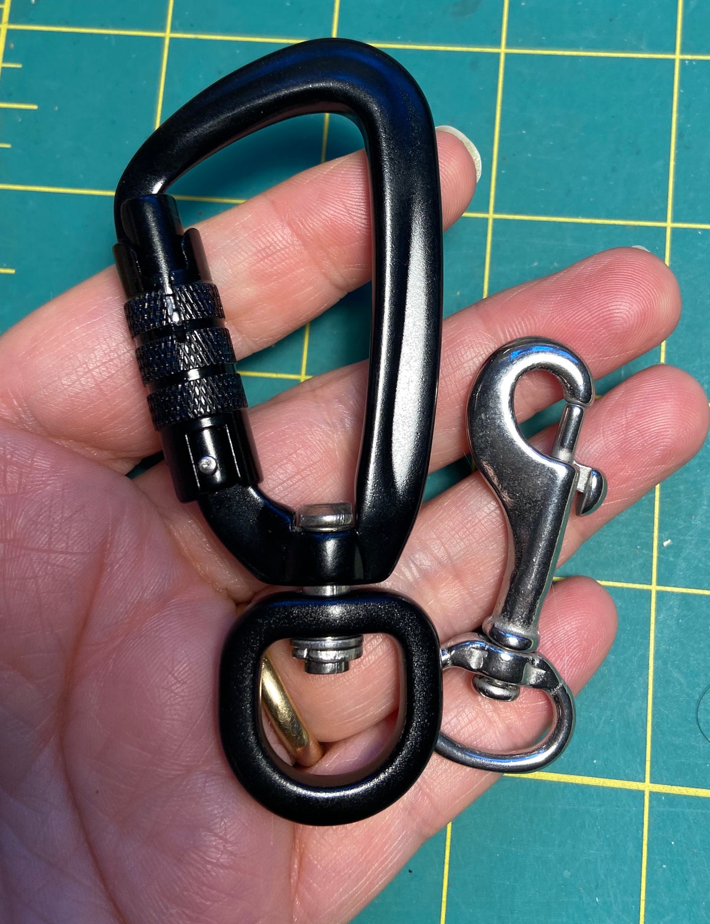 Upgrade for leashes - black locking carabiner